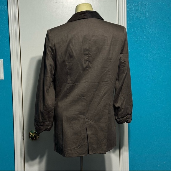 Alythea Brown Blazer with Relaxed Fit and Notched Lapel Gathered Cuffs Large NWT - Picture 9 of 14